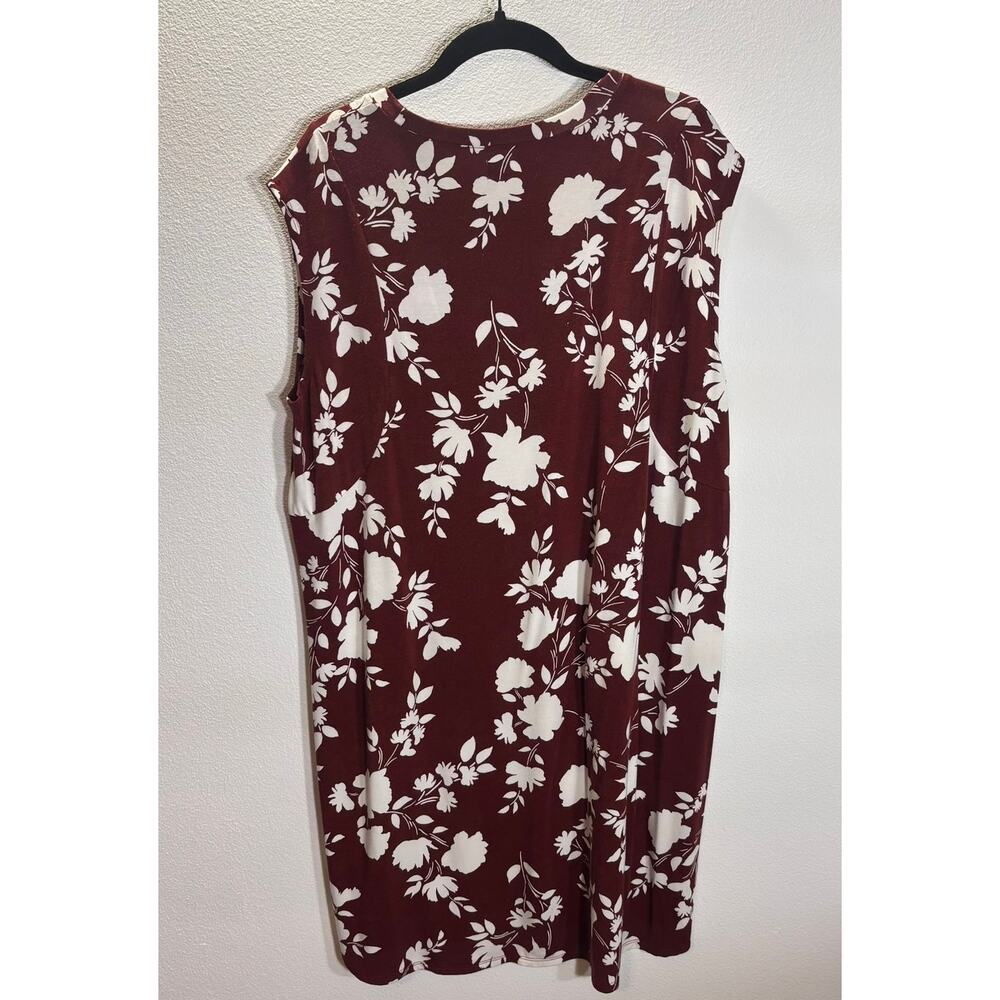 24/7 Maurices Burgundy Floral Shift Dress XL Sleeveless Stretch Casual NWT - Picture 3 of 6